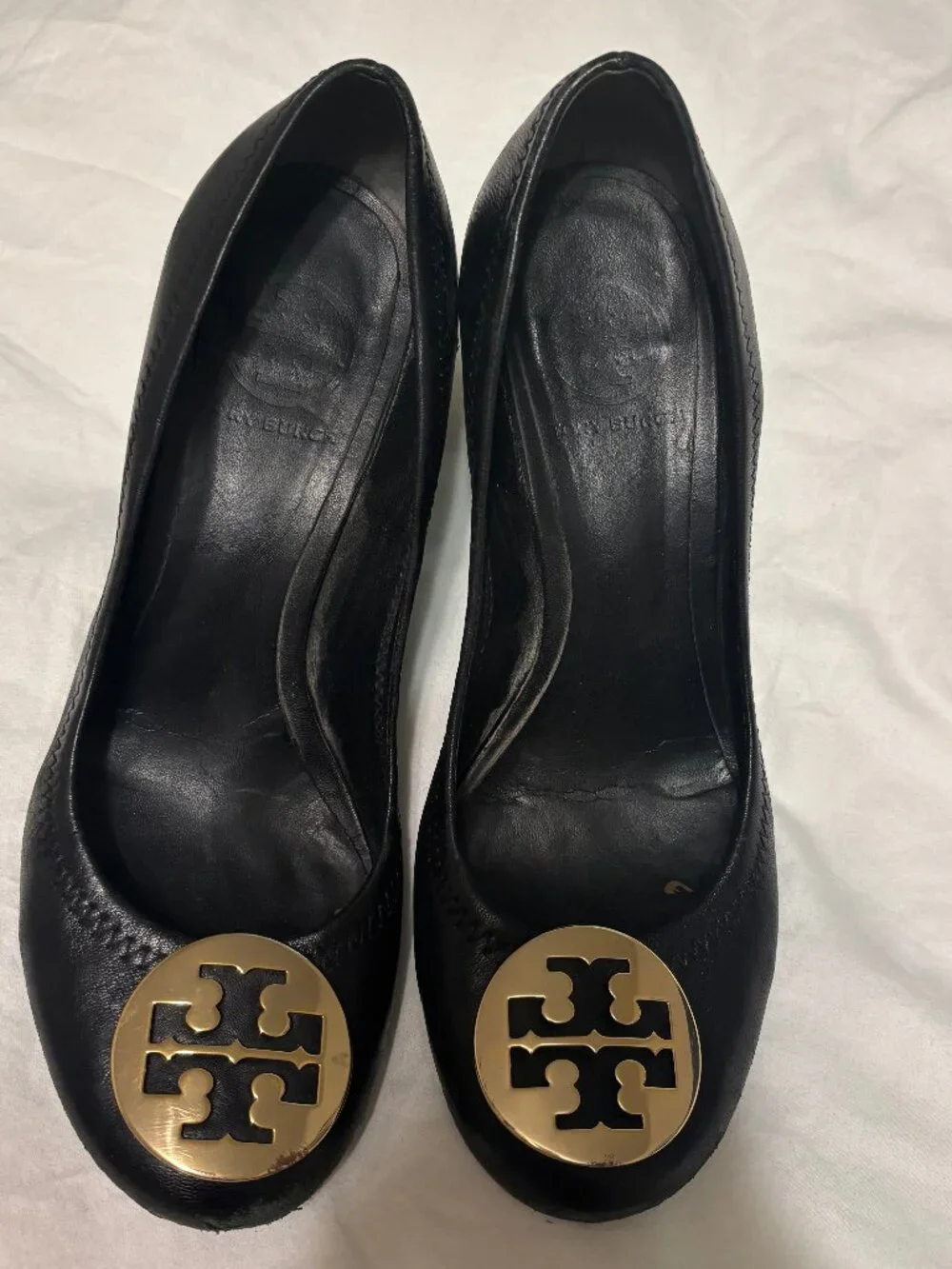 Tory Burch Sophie Black Leather Wedge Pumps - Gold Logo size 7